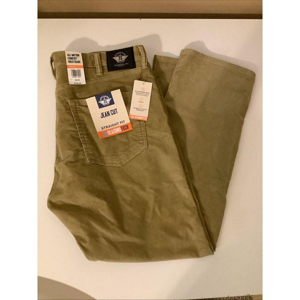 Dockers Size 38x30 Jean Cut Corduroy Men’s Straight Fit. New With Tags.
